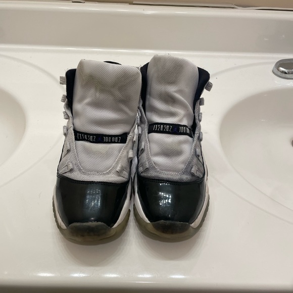 Air Jordan XI Retro Concord(45) GS Size 6 - Picture 3 of 6